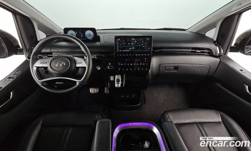 Hyundai Staria 4WD Lounge 9-Seater