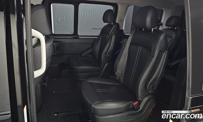 Hyundai Staria 4WD Lounge 9-Seater