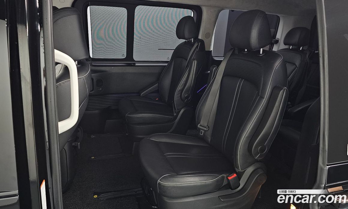 Hyundai Staria 4WD Lounge 9-Seater
