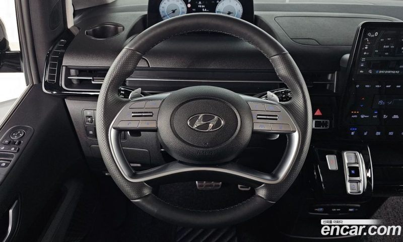 Hyundai Staria 4WD Lounge 9-Seater