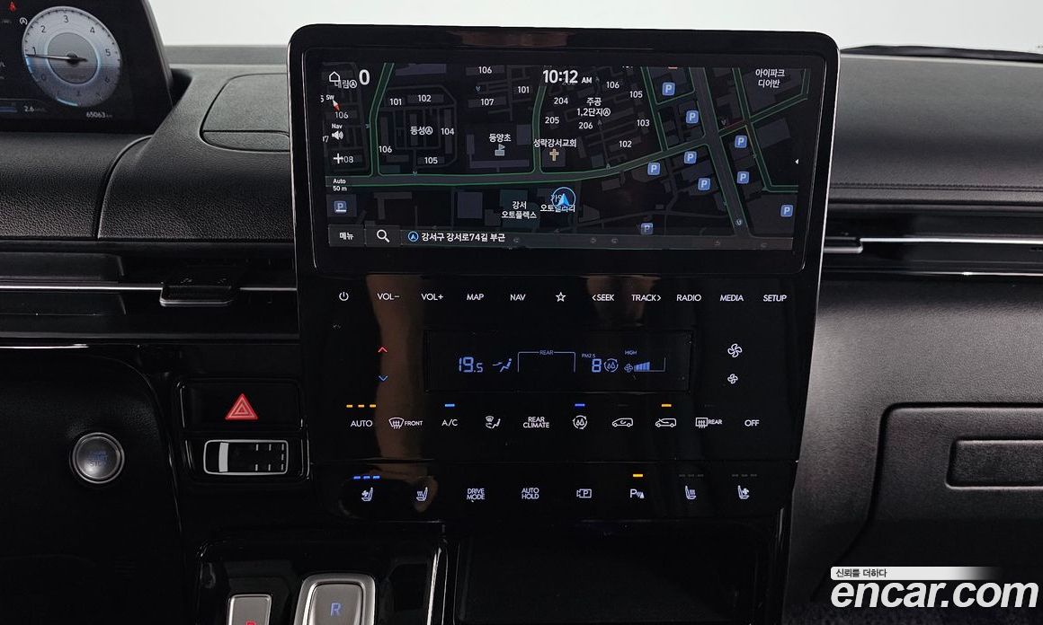 Hyundai Staria 4WD Lounge 9-Seater