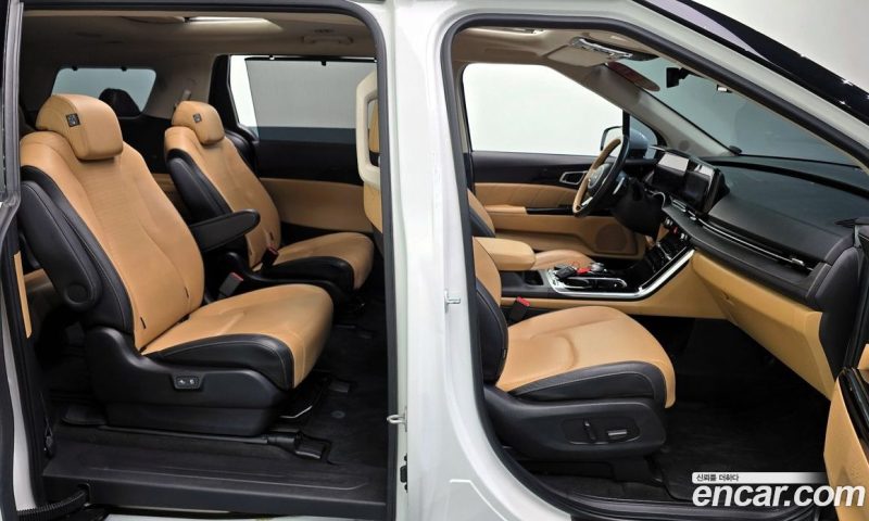 Kia Carnival 9-Seater Signature