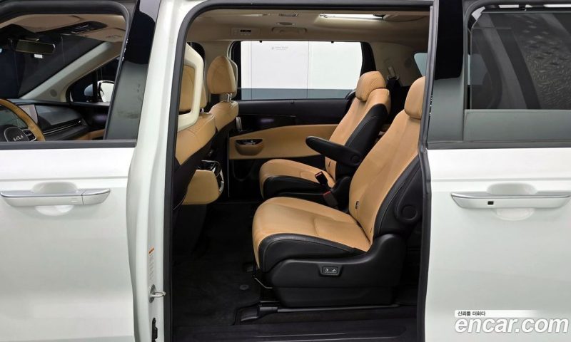 Kia Carnival 9-Seater Signature