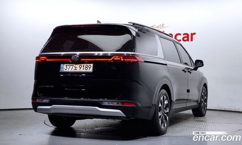 Kia Carnival 9-Seater Prestige