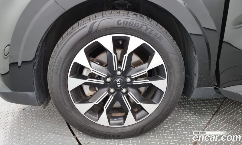 Kia Carnival 9-Seater Prestige