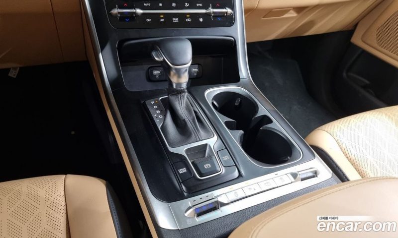 Kia Carnival 9-Seater Prestige