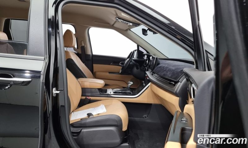 Kia Carnival 9-Seater Prestige