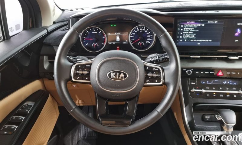 Kia Carnival 9-Seater Prestige
