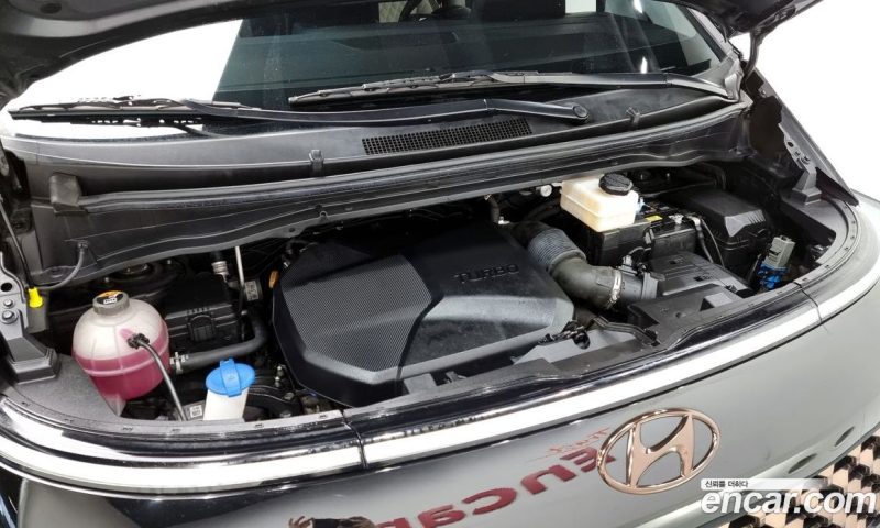 Hyundai Staria 4WD Lounge 9-Seater