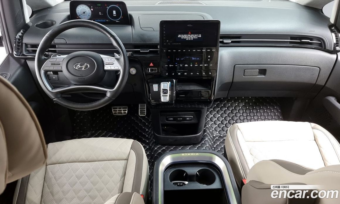 Hyundai Staria 4WD Lounge 9-Seater