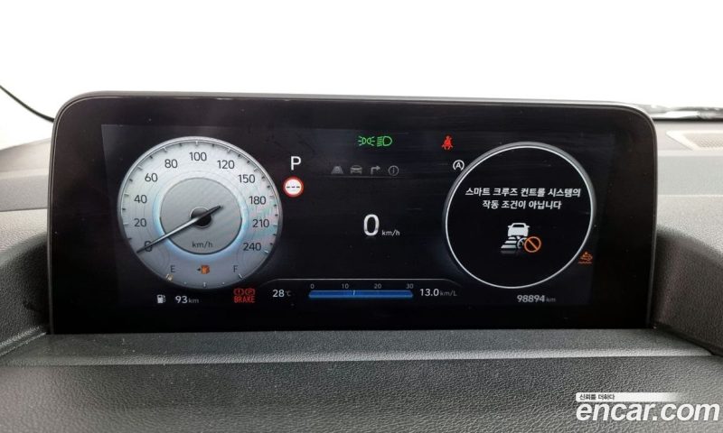 Hyundai Staria 4WD Lounge 9-Seater