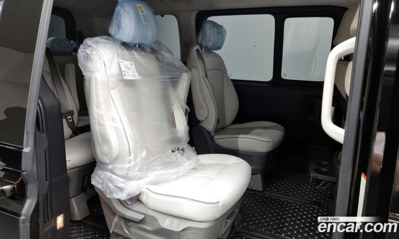 Hyundai Staria 4WD Lounge 9-Seater