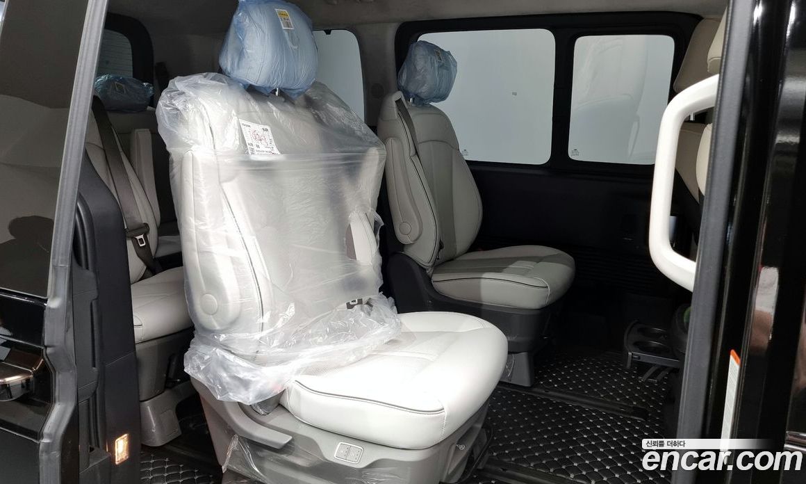 Hyundai Staria 4WD Lounge 9-Seater