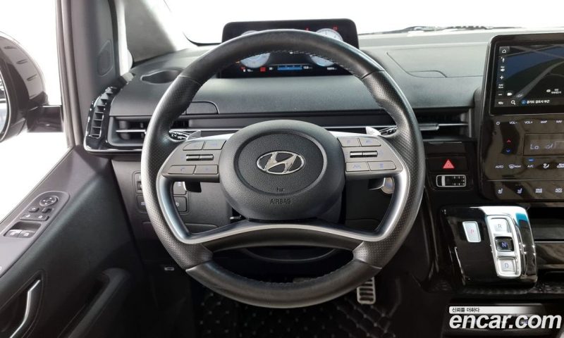 Hyundai Staria 4WD Lounge 9-Seater