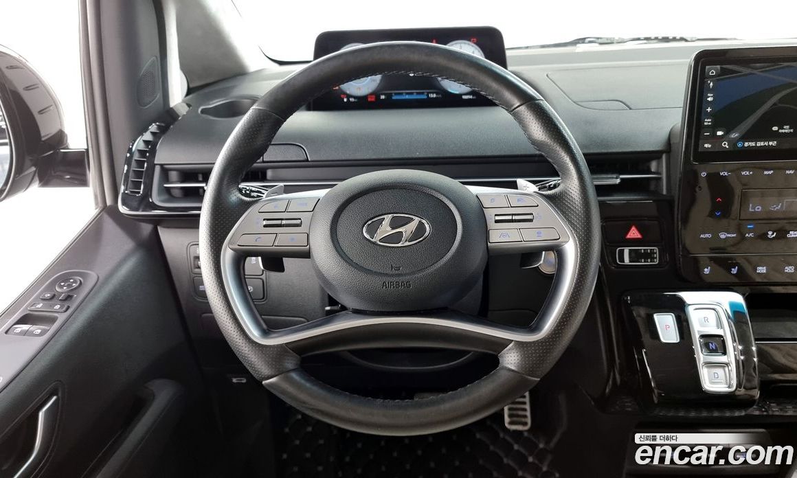 Hyundai Staria 4WD Lounge 9-Seater