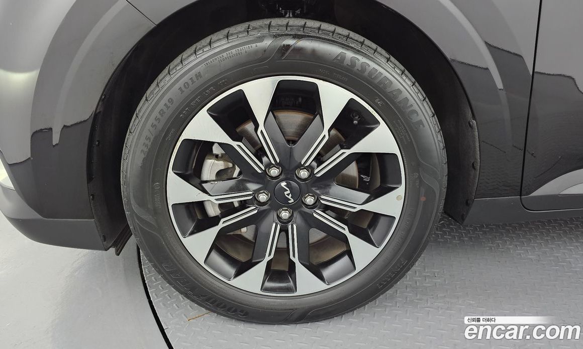 Kia Carnival 9-Seater Prestige