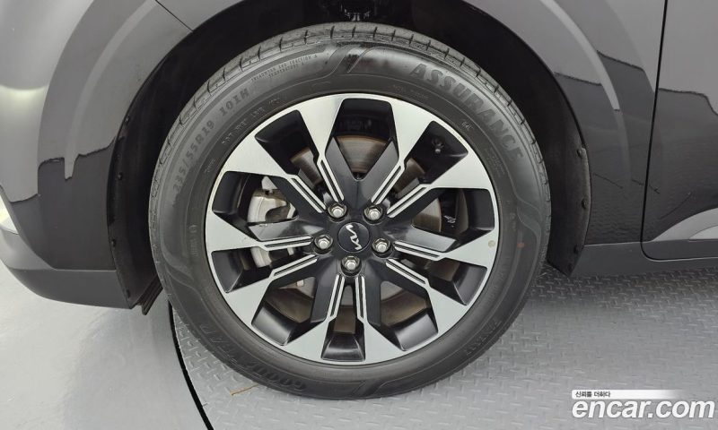 Kia Carnival 9-Seater Prestige