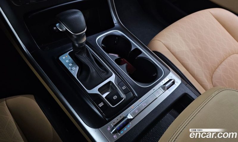 Kia Carnival 9-Seater Prestige