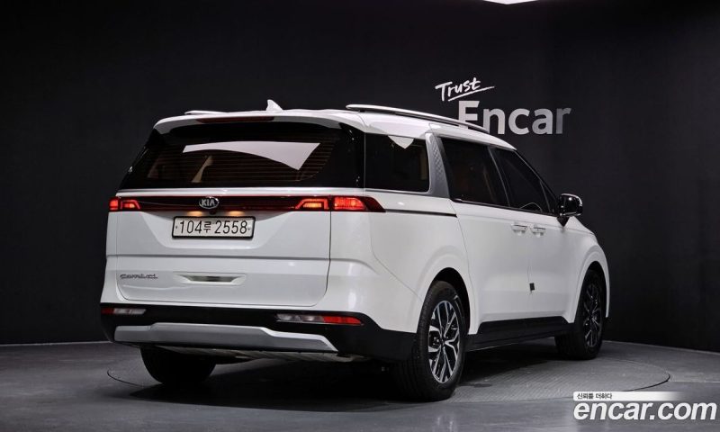 Kia Carnival 9-Seater Prestige