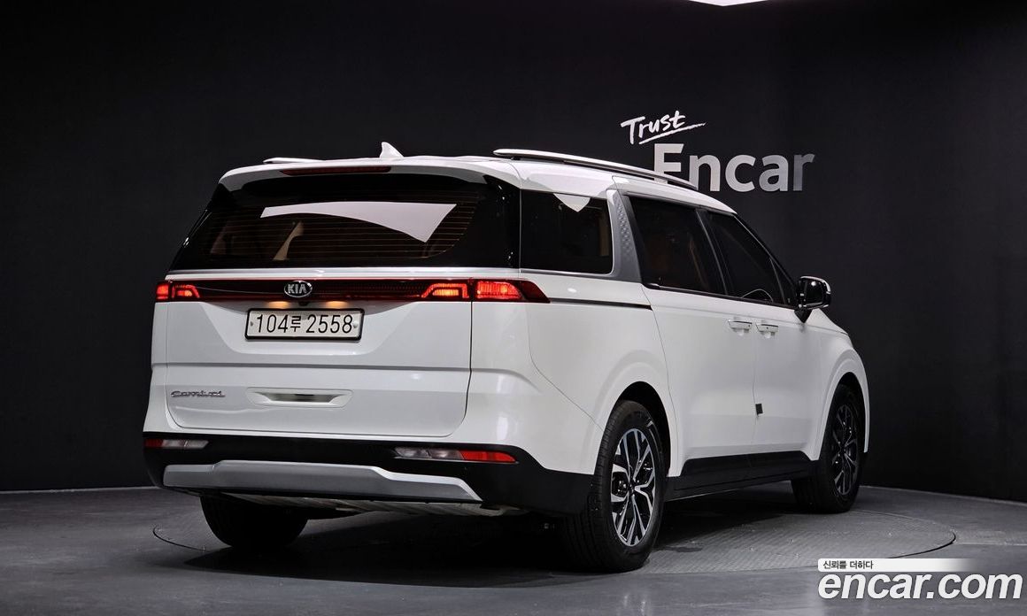 Kia Carnival 9-Seater Prestige
