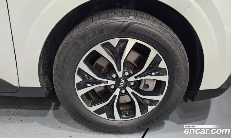 Kia Carnival 9-Seater Prestige