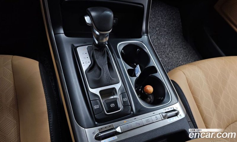 Kia Carnival 9-Seater Prestige