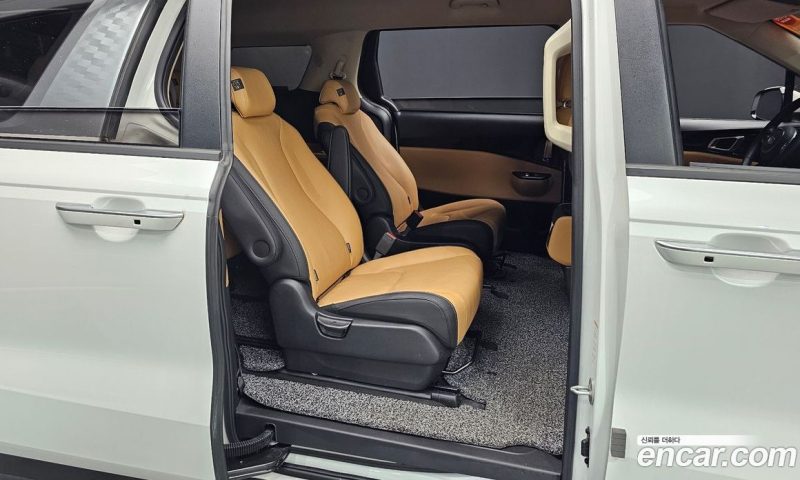 Kia Carnival 9-Seater Prestige