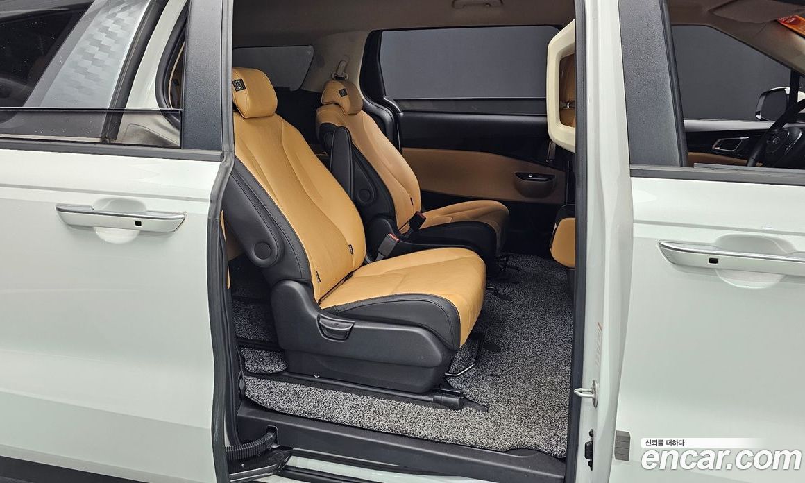 Kia Carnival 9-Seater Prestige