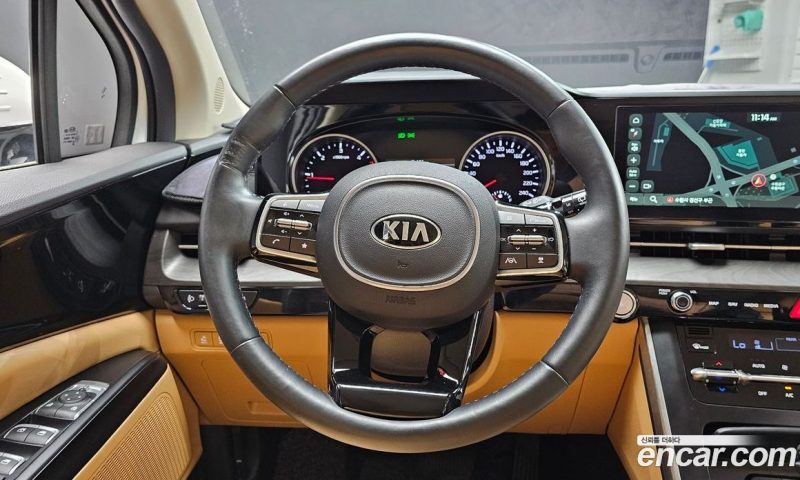 Kia Carnival 9-Seater Prestige