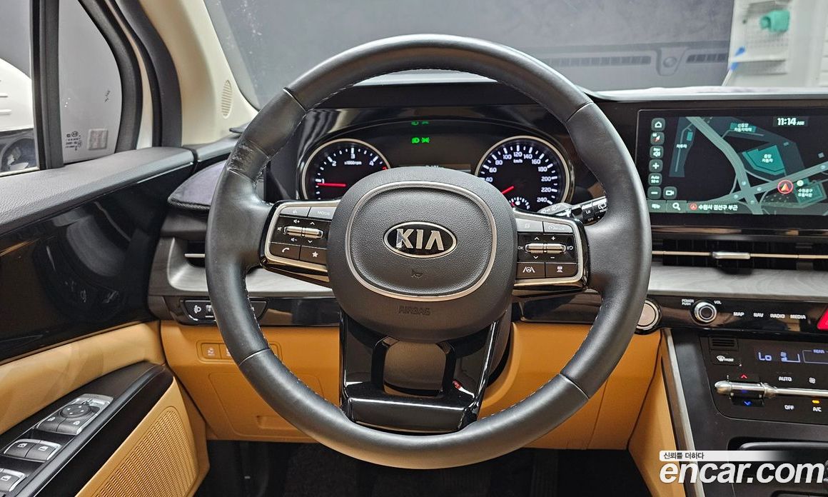 Kia Carnival 9-Seater Prestige