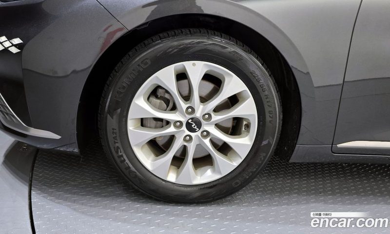 Kia K8 2.5 Gasoline 2WD