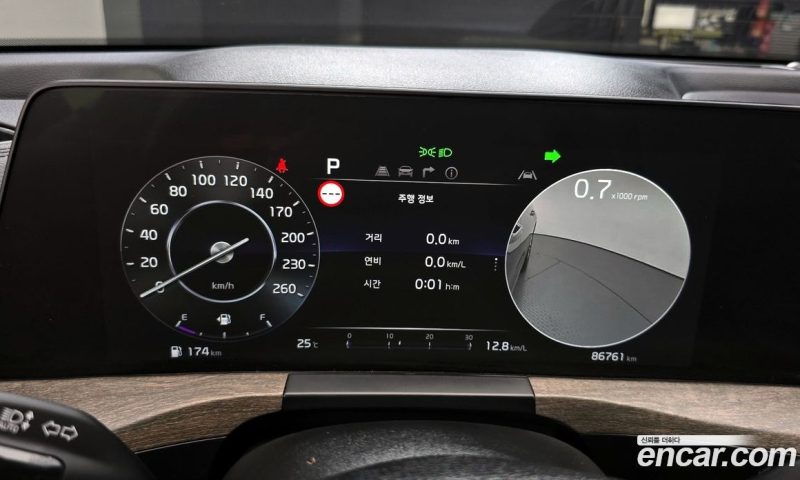 Kia K8 2.5 Gasoline 2WD