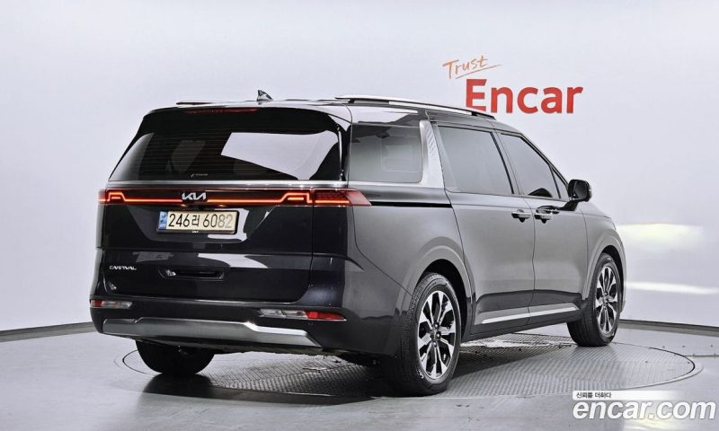 Kia Carnival 9-Seater Noblesse