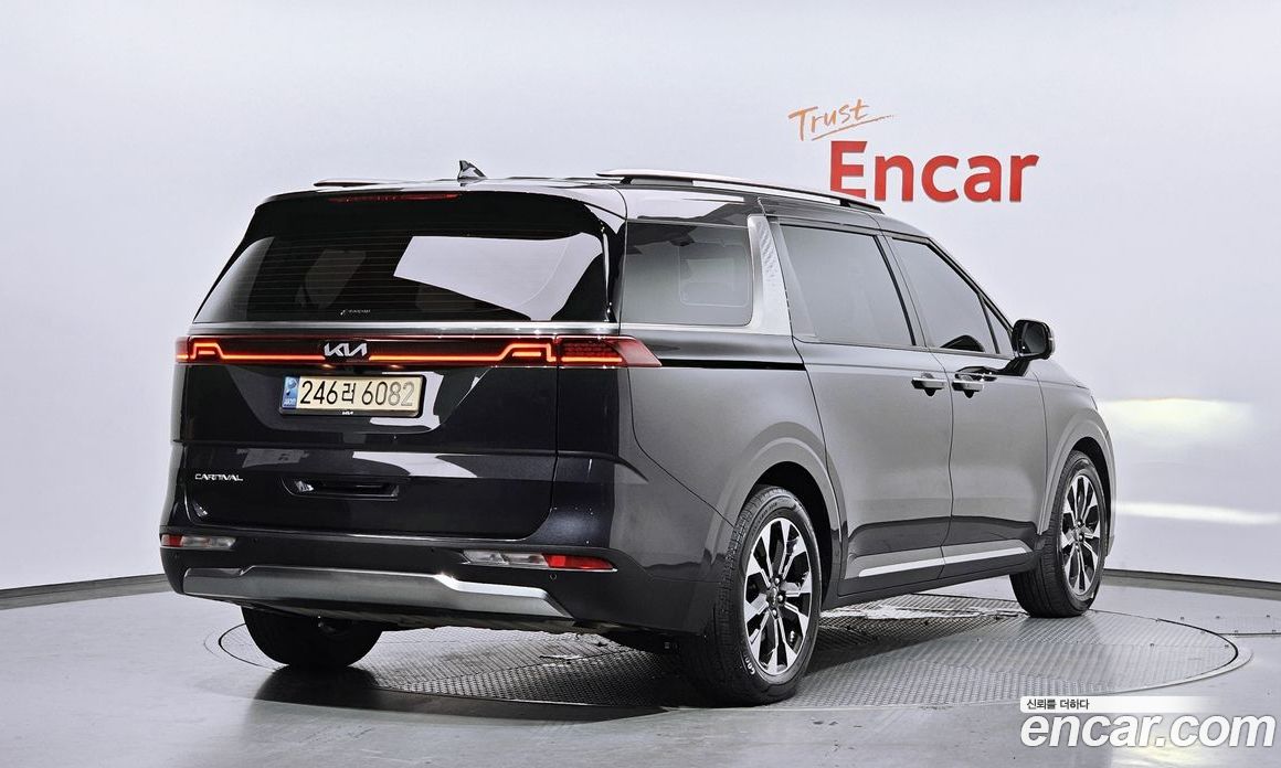 Kia Carnival 9-Seater Noblesse