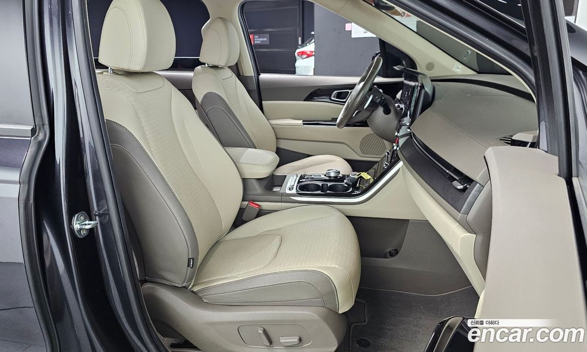 Kia Carnival 9-Seater Noblesse