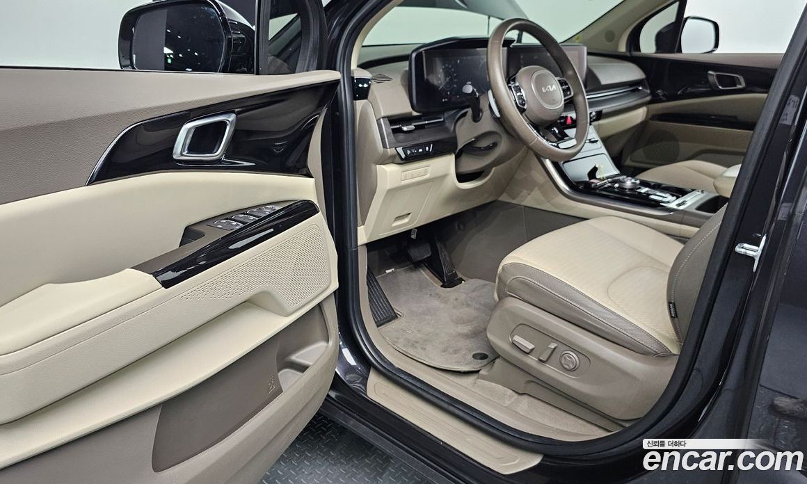 Kia Carnival 9-Seater Noblesse