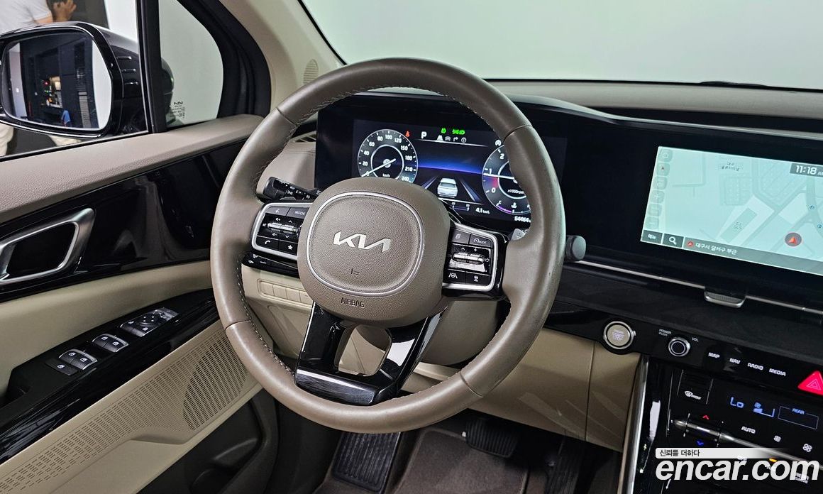 Kia Carnival 9-Seater Noblesse