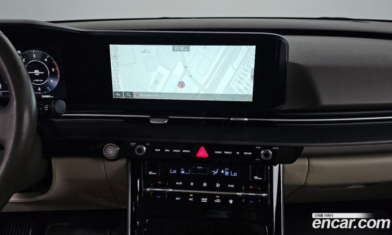 Kia Carnival 9-Seater Noblesse