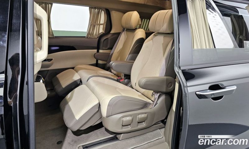 Kia Carnival 7-Seater Hi-Limousine