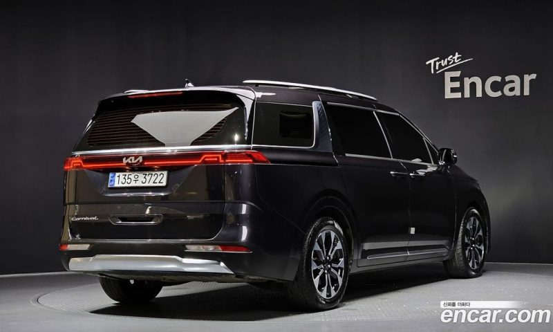 Kia Carnival 9-Seater Signature