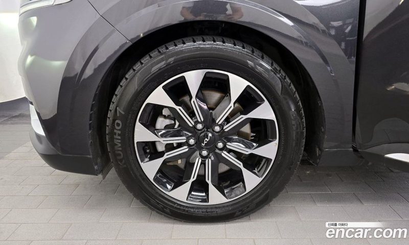 Kia Carnival 9-Seater Signature