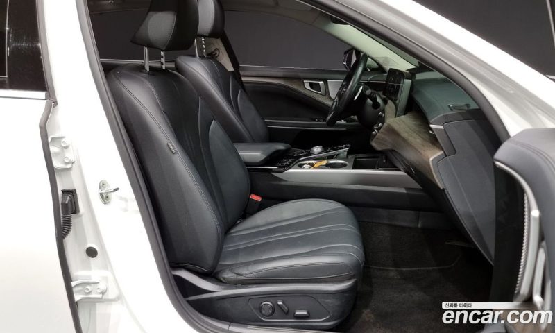 Kia K8 2.5 Gasoline 2WD