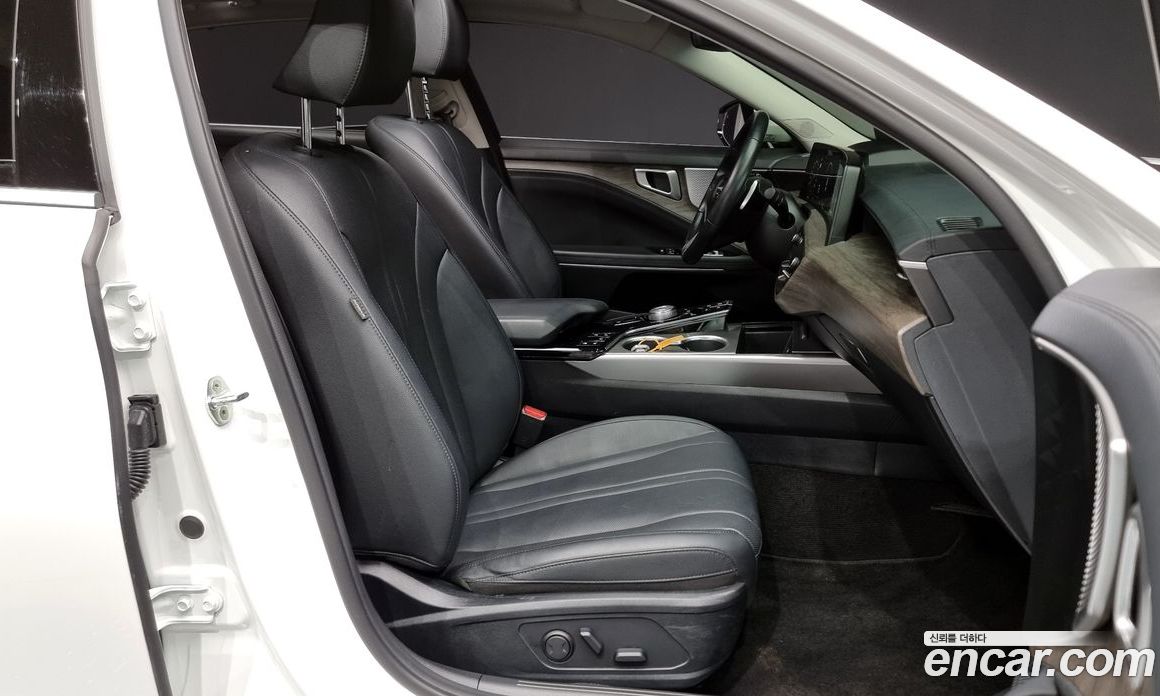 Kia K8 2.5 Gasoline 2WD