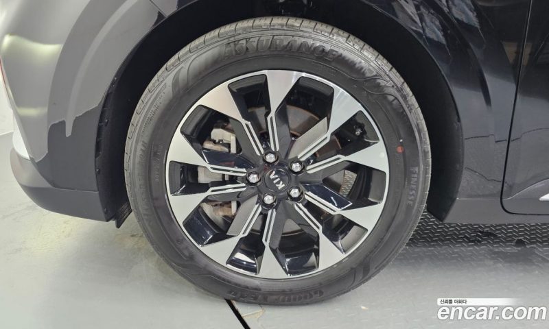 Kia Carnival 9-Seater Noblesse