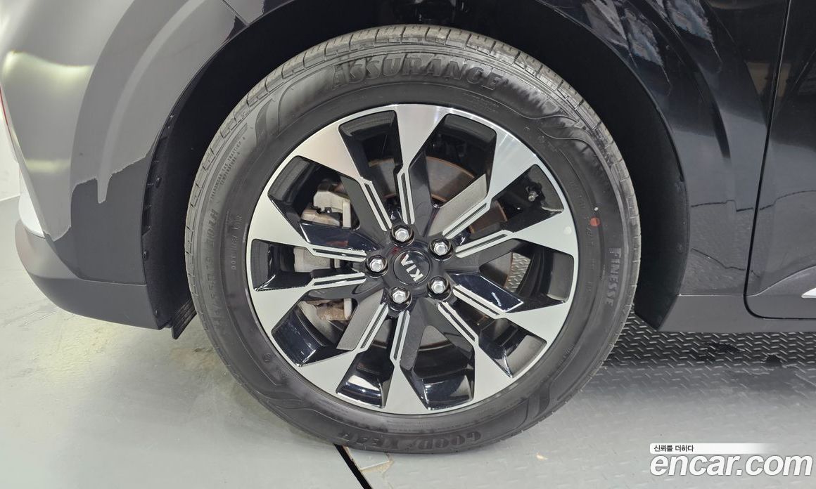 Kia Carnival 9-Seater Noblesse