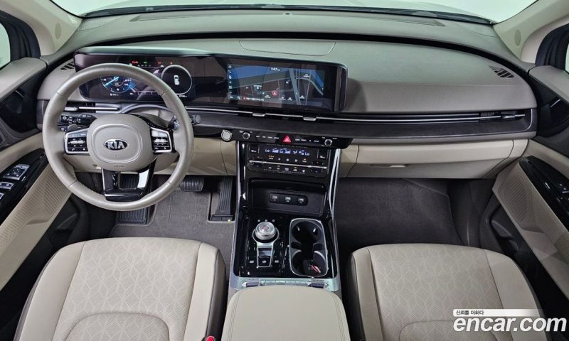 Kia Carnival 9-Seater Noblesse