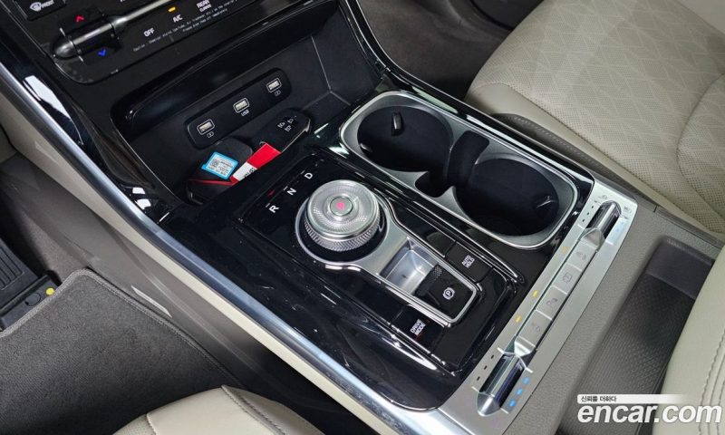 Kia Carnival 9-Seater Noblesse