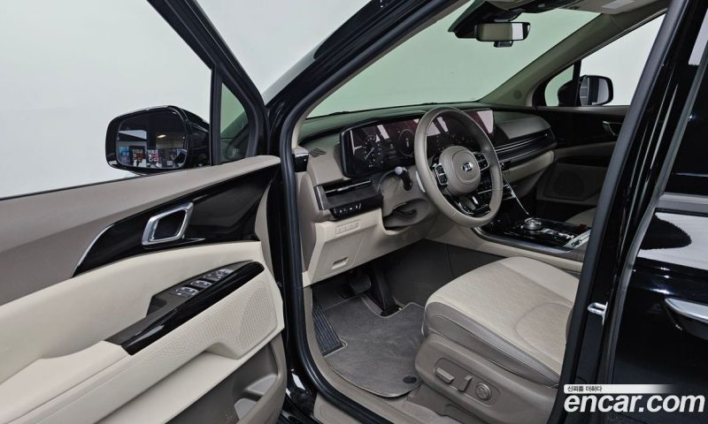 Kia Carnival 9-Seater Noblesse