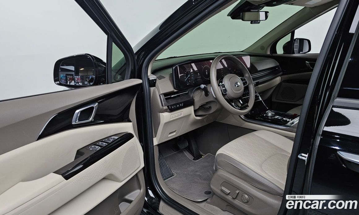 Kia Carnival 9-Seater Noblesse