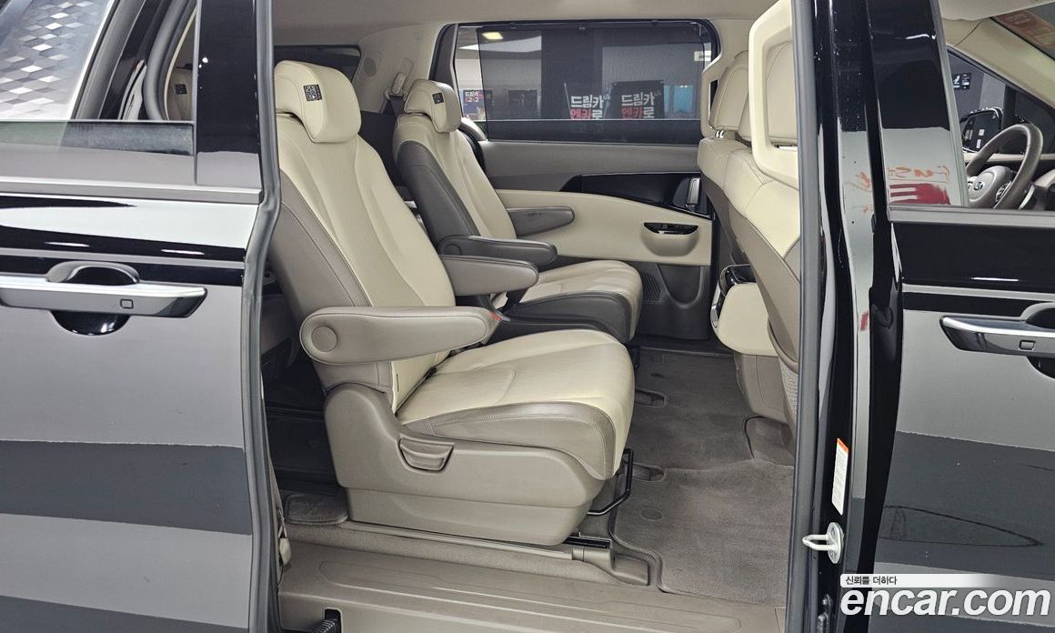 Kia Carnival 9-Seater Noblesse